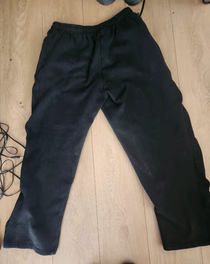 Fila Black Sweatpants image indicator(2)