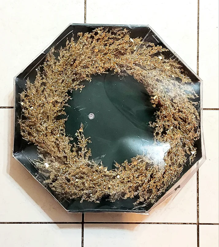 Golden Spiky Christmas Wreath image indicator(2)