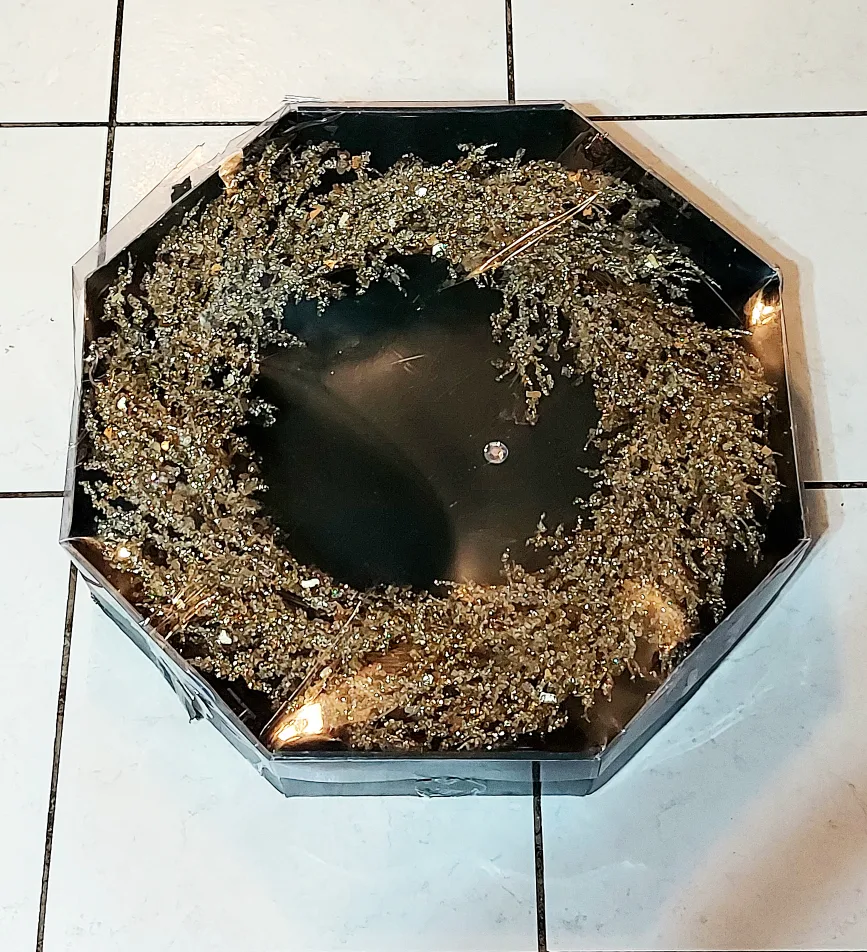 Golden Spiky Christmas Wreath image indicator(3)