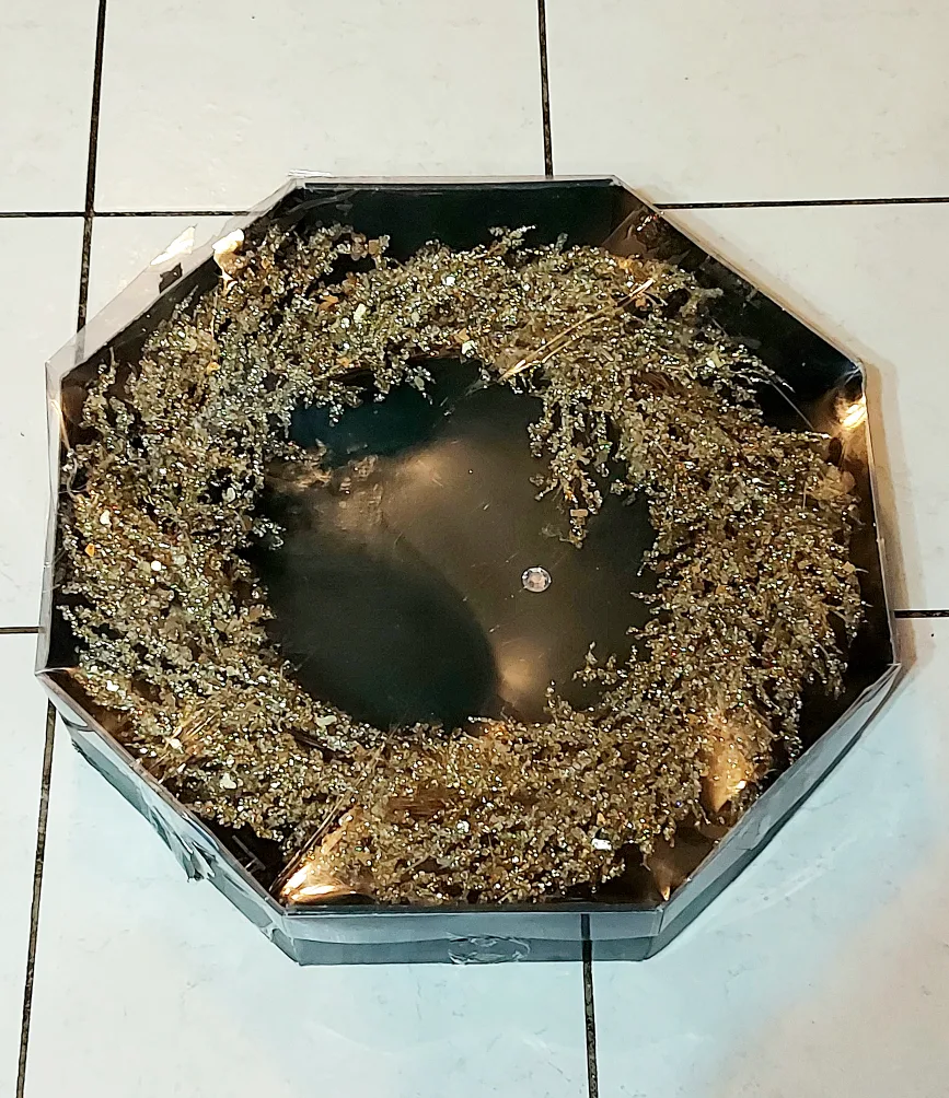 Golden Spiky Christmas Wreath image indicator(4)