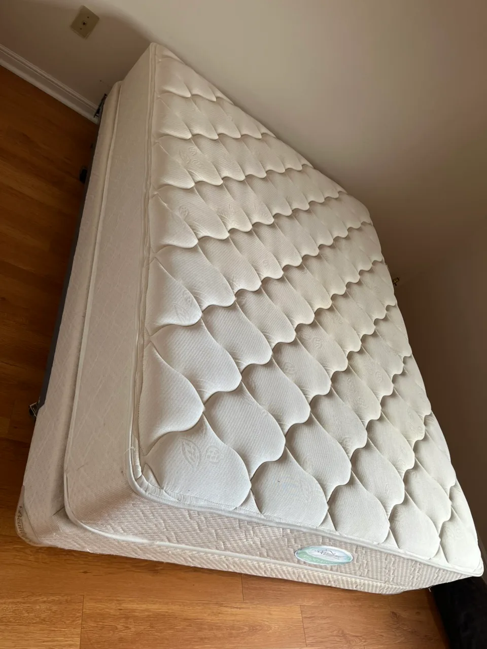 Queen Size Beautyrest Classic Mattress Set image indicator(4)