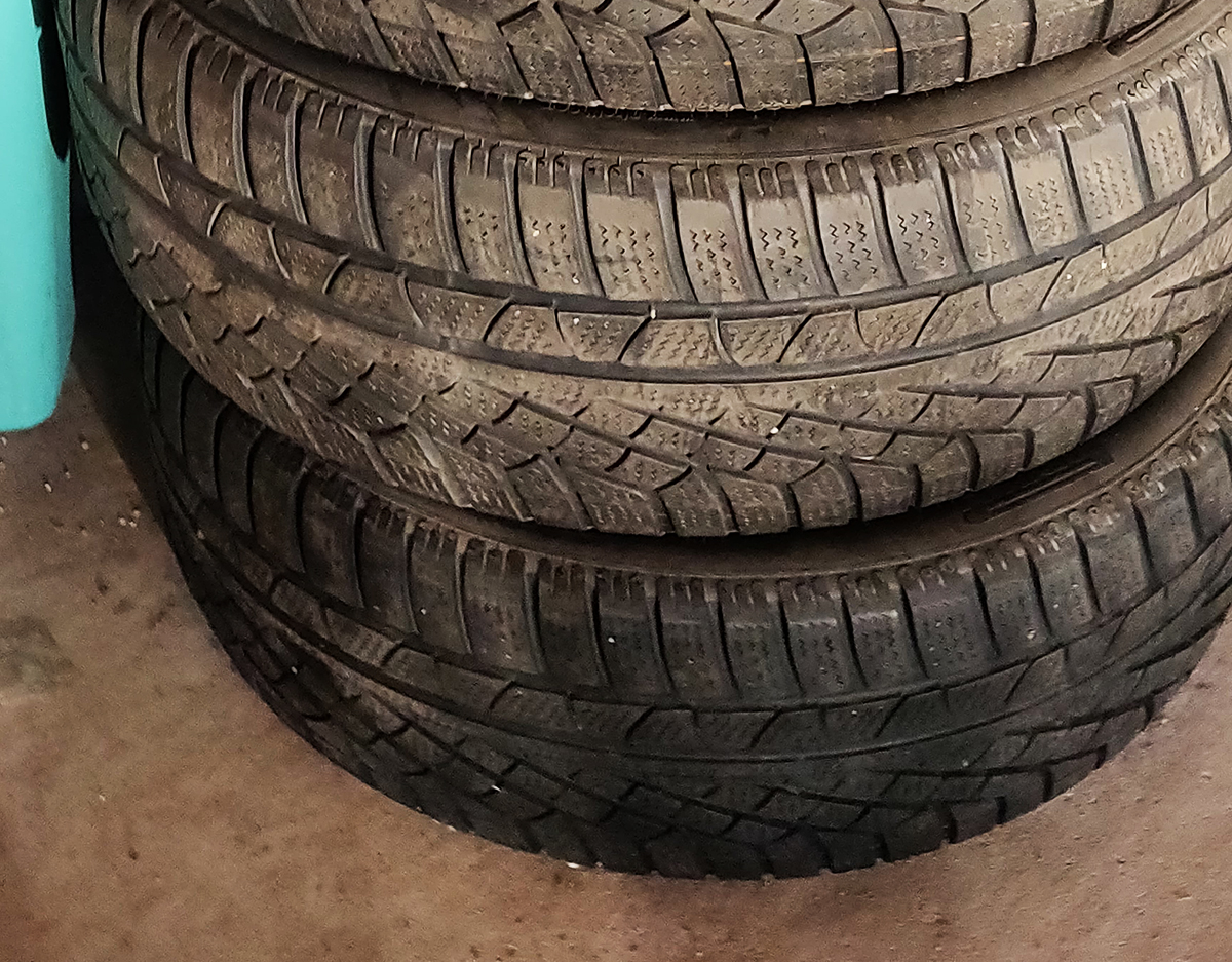 Pirelli W-240 SOTTOZERO 235/55R17 - Set of 4 Winter Tires