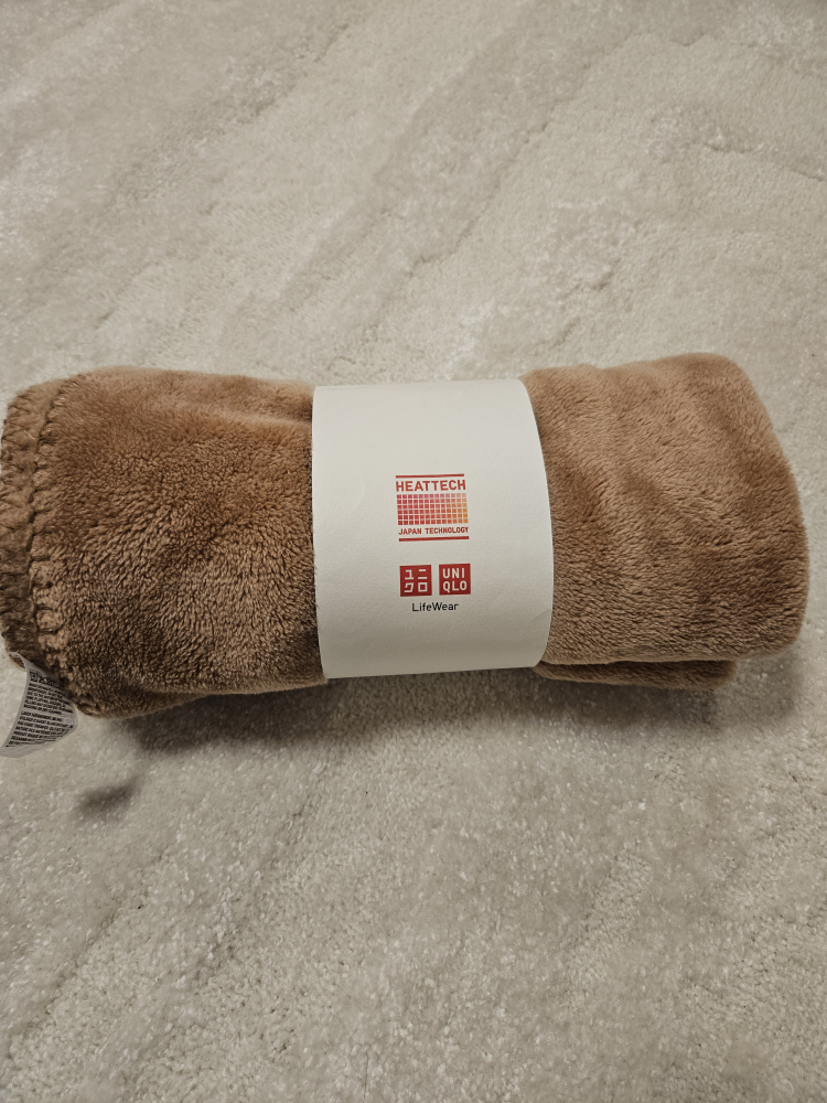 UNIQLO Heattech Blanket