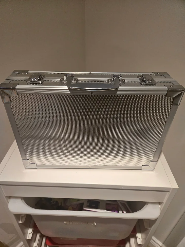 Art supply case image indicator(2)