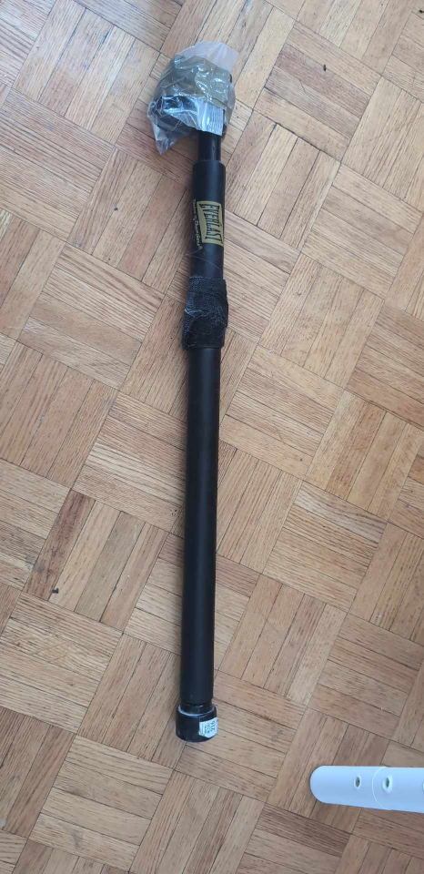Everlast Adjustable Chinning & Sit-Up Bar