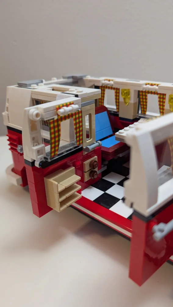 LEGO Volkswagen T1 Camper Van image indicator(3)