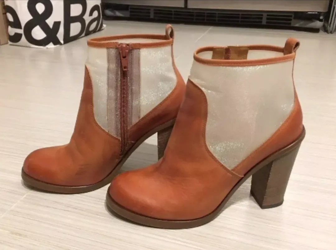 Maison Martin Margiela Leather Iridescent Boots 37 #ThriftyPicks image indicator(2)