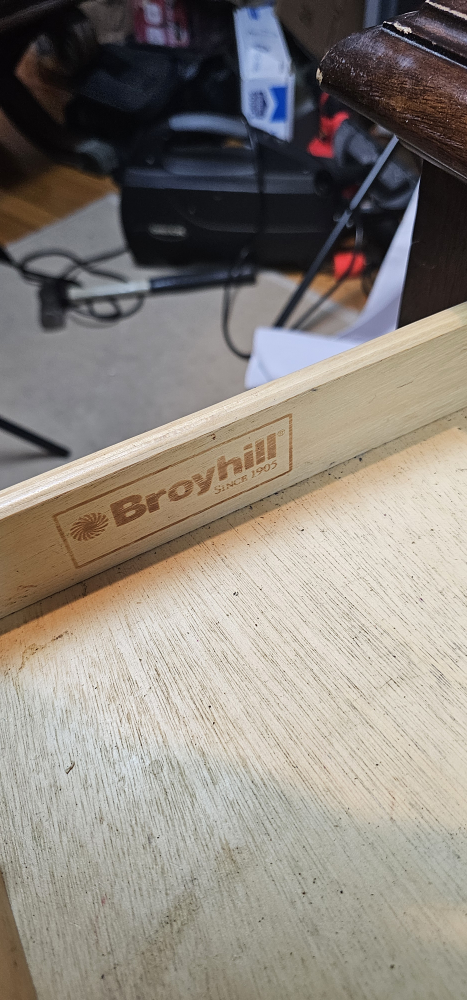 Broyhill End Table with Drawer - photo 4