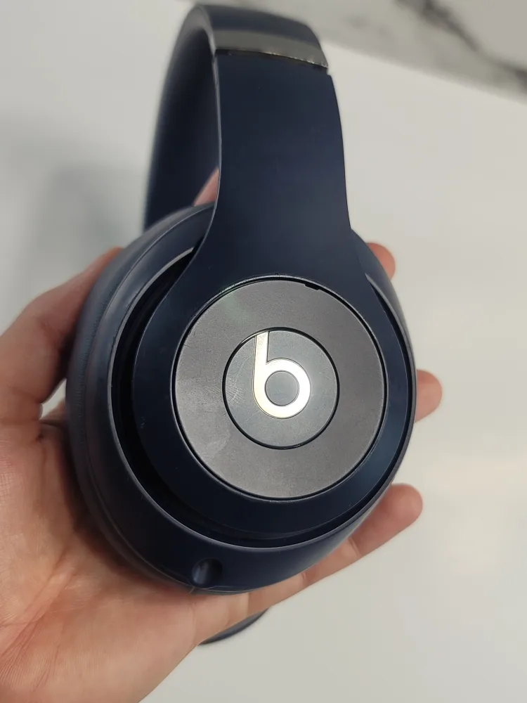 Beats Studio 3 Noise Canceling Wireless Headphones image indicator(3)