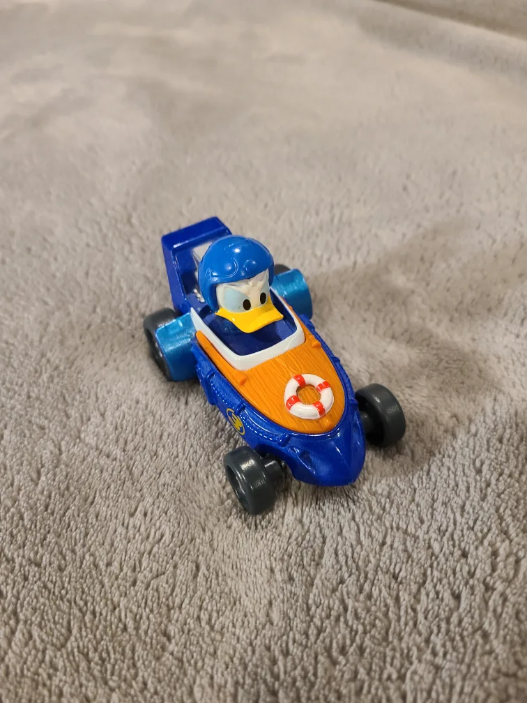 Donald Duck Disney Hot Wheels Car image indicator(2)