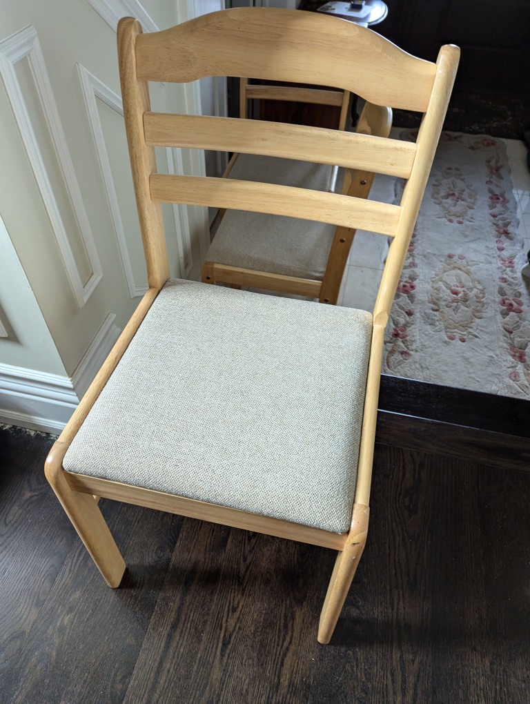 Set of 4 Wooden Dining Chairs - photo 2