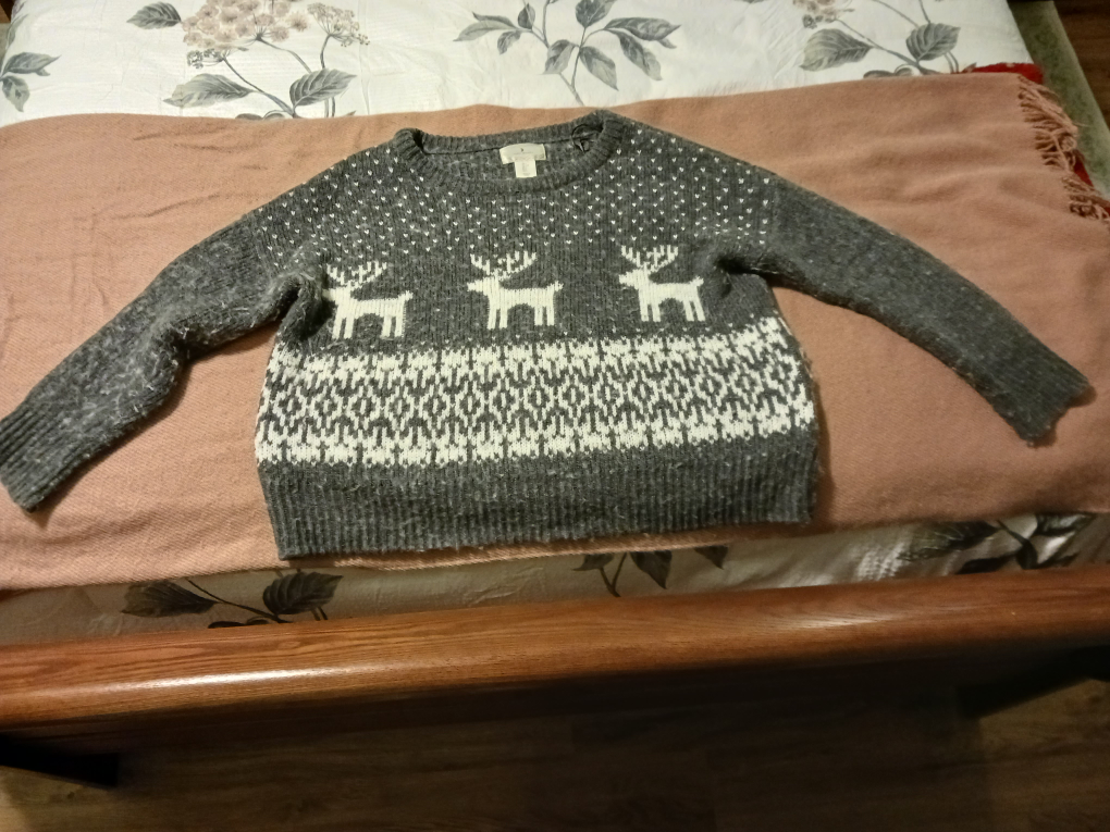 Grey Christmas Reindeer Sweater #freecycle