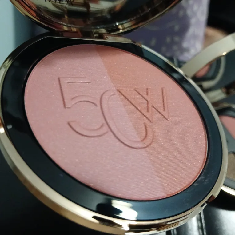 Lise Watier 50th Anniversary Blush & Eyeshadow Palettes image indicator(8)