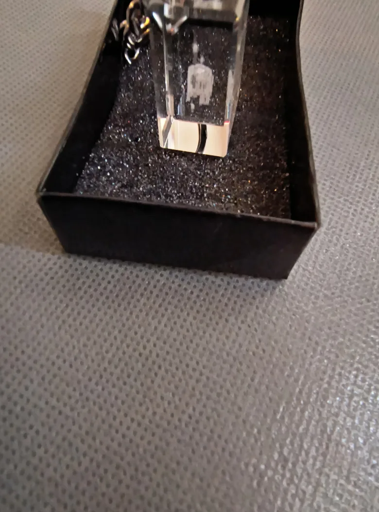 4 different 3D glass keychains image indicator(6)