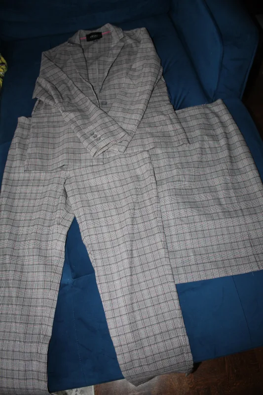 IMNYC Women's Blazer and Pants Suit/plus skirt image indicator(8)