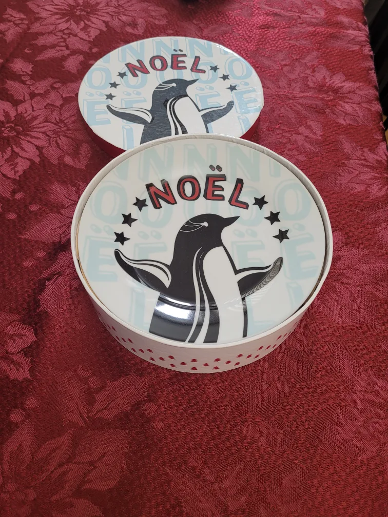 Set of 4 Penguin Christmas Plates thumbnail