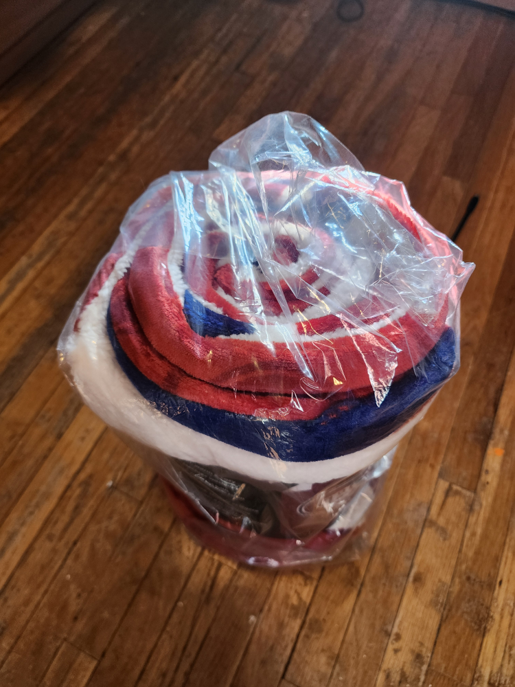 Montreal Canadiens Team Throw Blanket (Brand New) Not opened - photo 2
