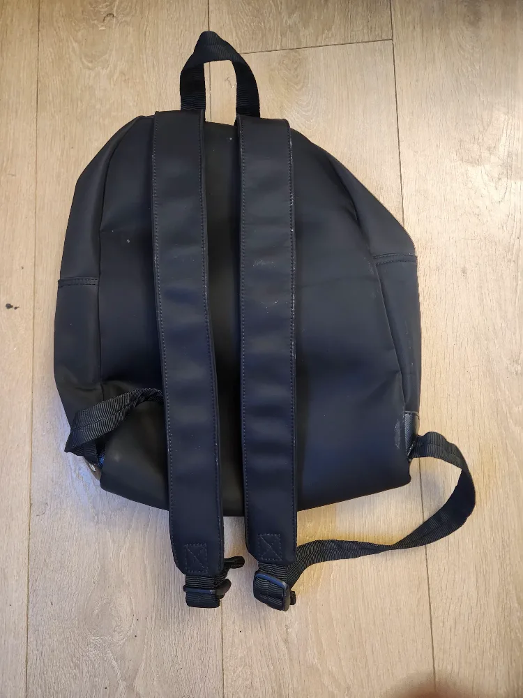 Longchamp Black Backpack image indicator(2)