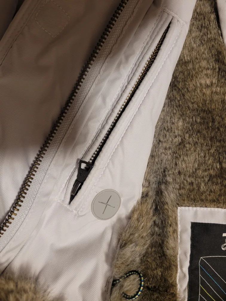 Aritzia (TNA) Brand New Winter Jacket image indicator(3)