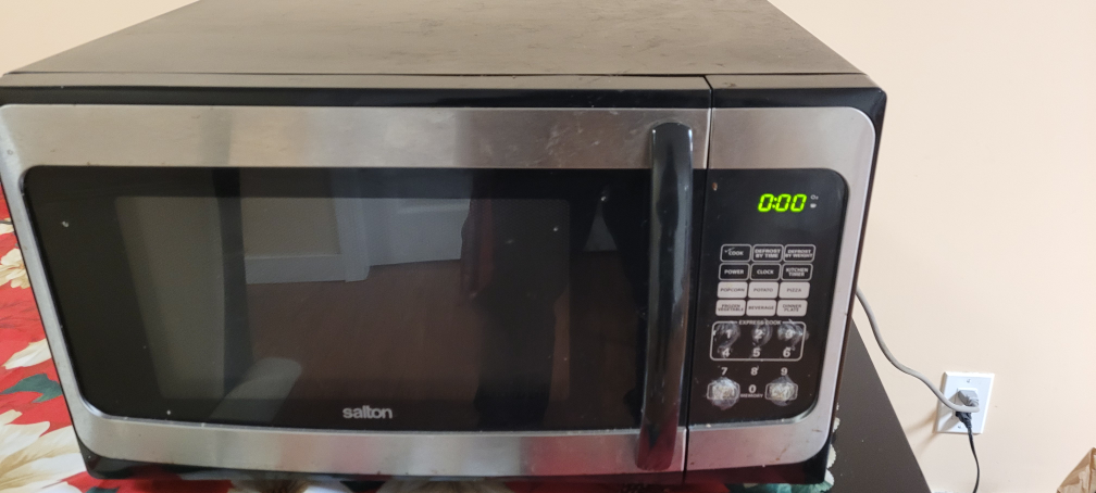 **MOVING SALE** Salton Microwave