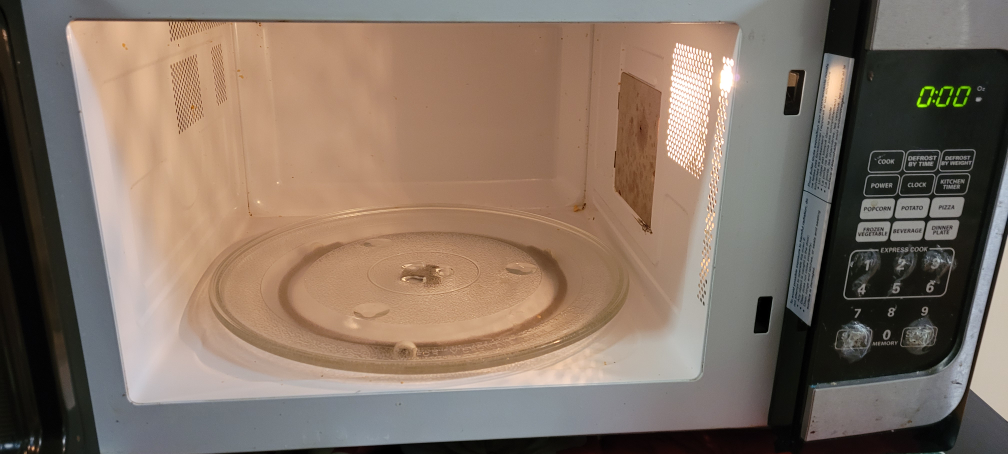 **MOVING SALE** Salton Microwave - photo 2