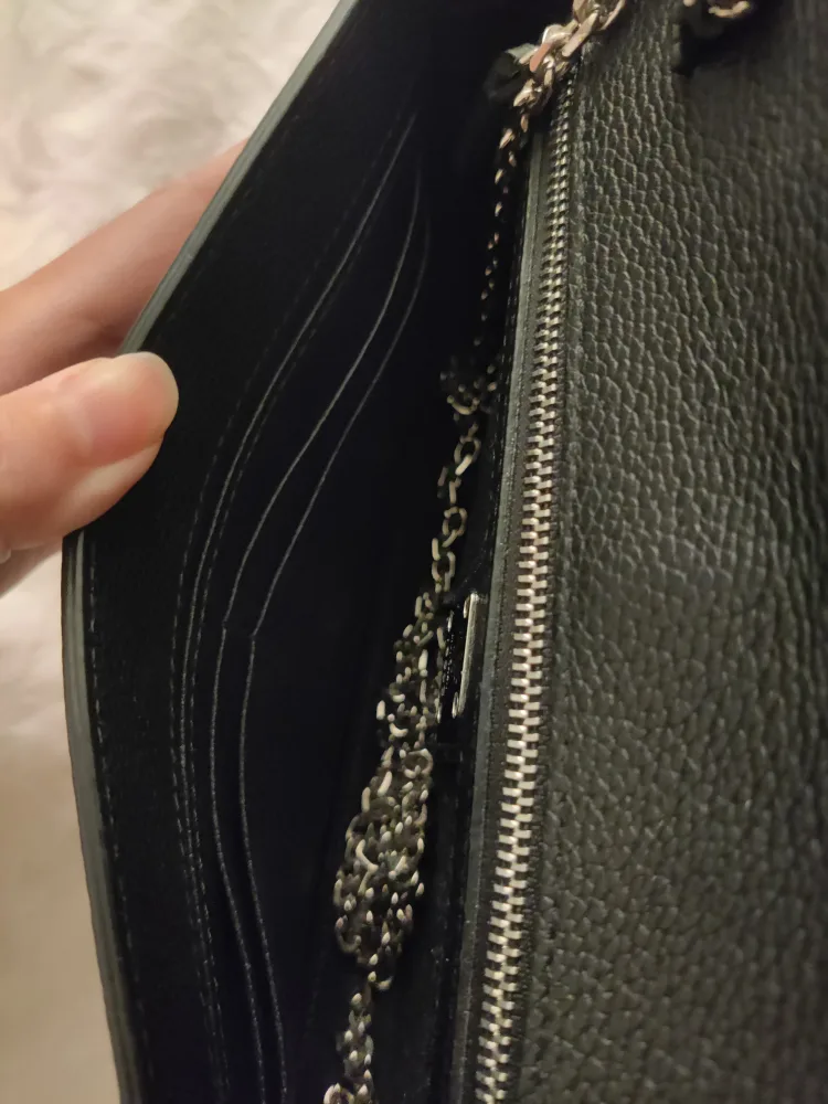 MCM chain crossbody bag image indicator(3)