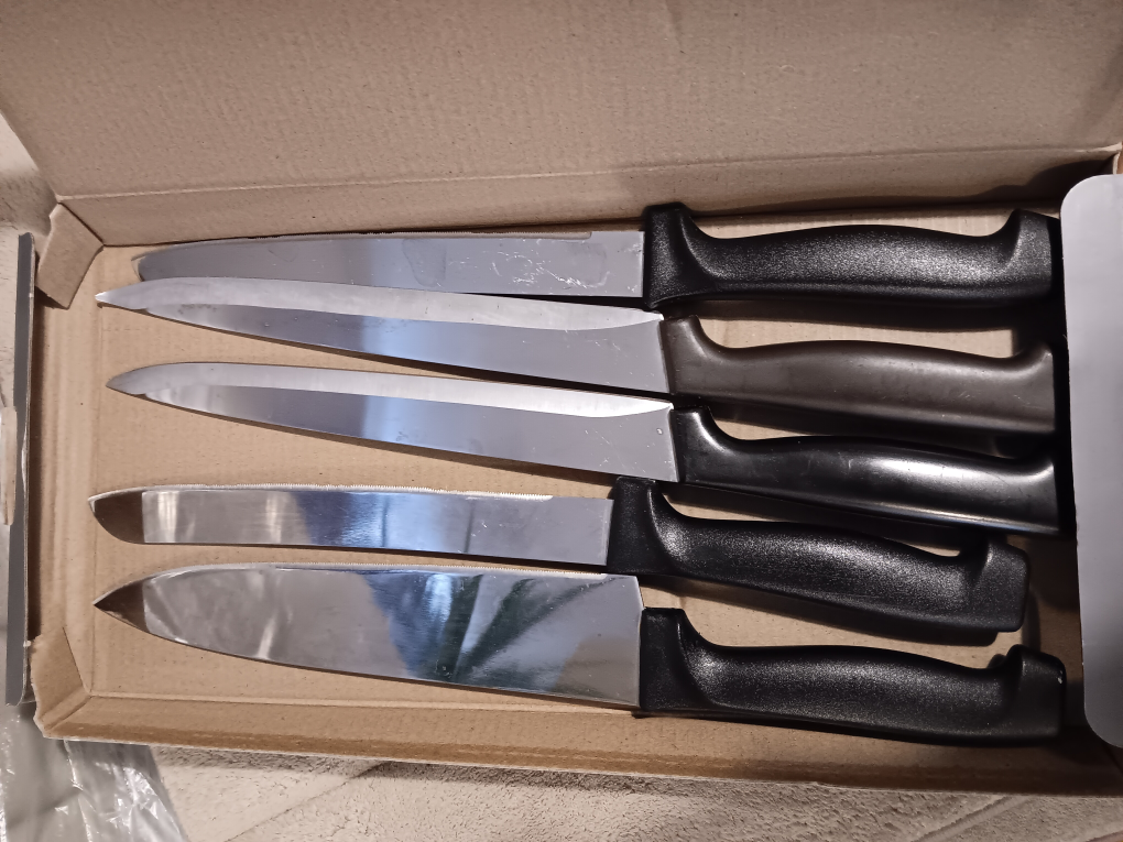 5 wiltshire knives and a wooden knife Block #freecycle