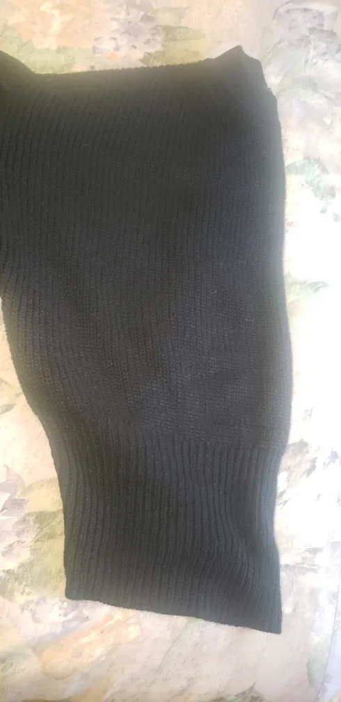 AMAZING NEW Black Knit Sweater. image indicator(4)