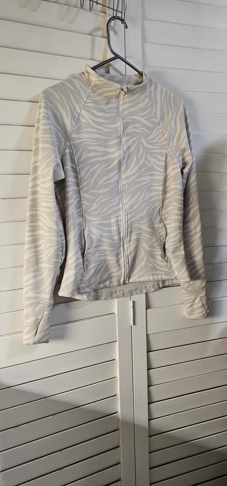 RBX Women's Zebra Print Running Jacket #ThriftyPicks image indicator(3)