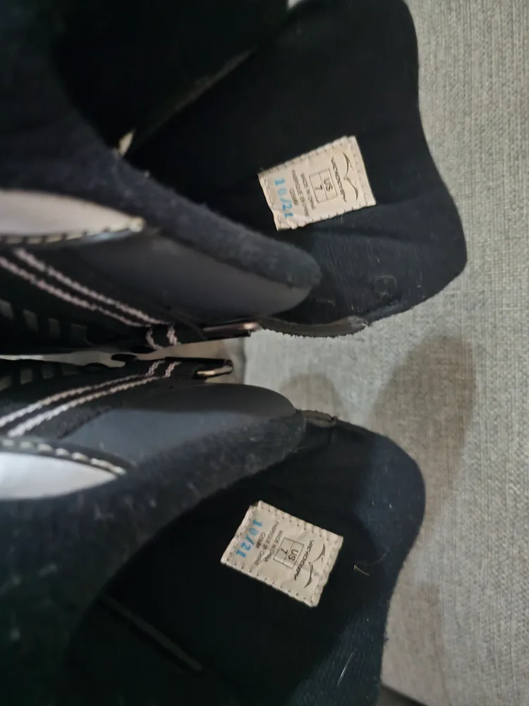 two sets of   V/C Ice Skates two set and size image indicator(3)