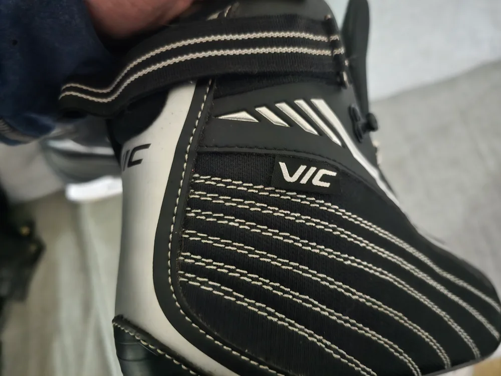 two sets of   V/C Ice Skates two set and size image indicator(6)