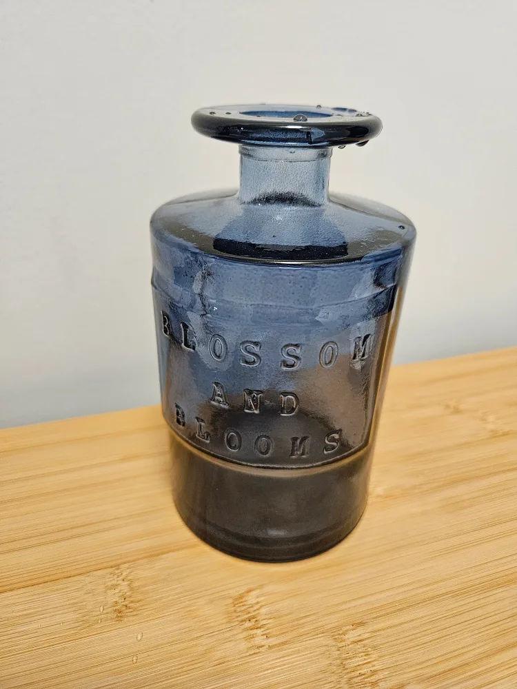Blue Glass Vase image indicator(2)