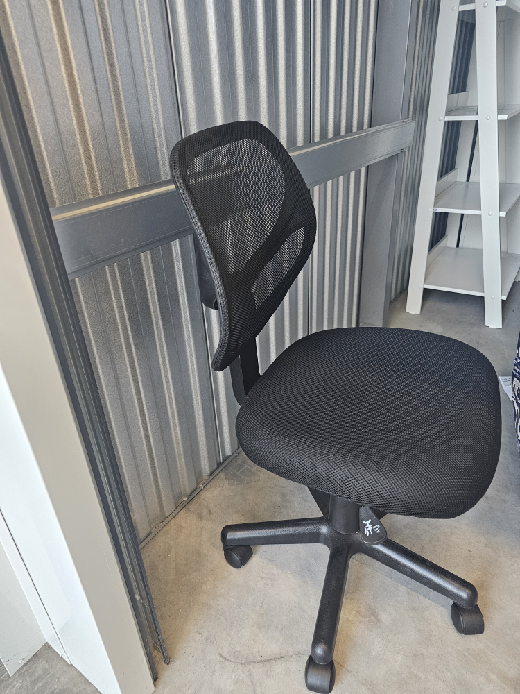 Black Mesh Office Chair - photo 2
