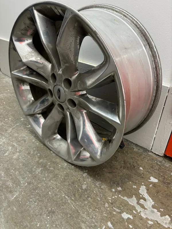 Set of 4 Ford Aluminum Rims with sensor image indicator(2)