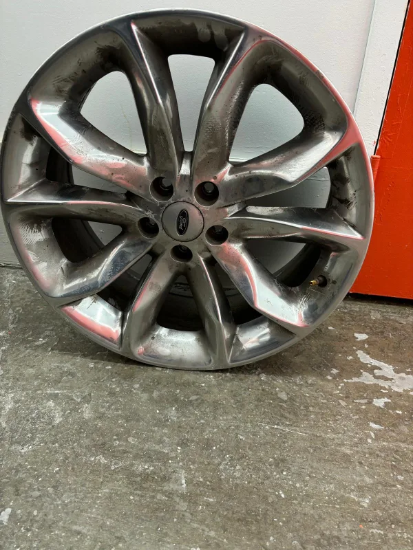 Set of 4 Ford Aluminum Rims with sensor image indicator(3)