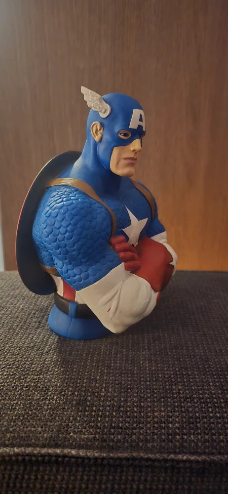 Marvel Comics Captain America Bust 7" Figure Coin Bank image indicator(3)