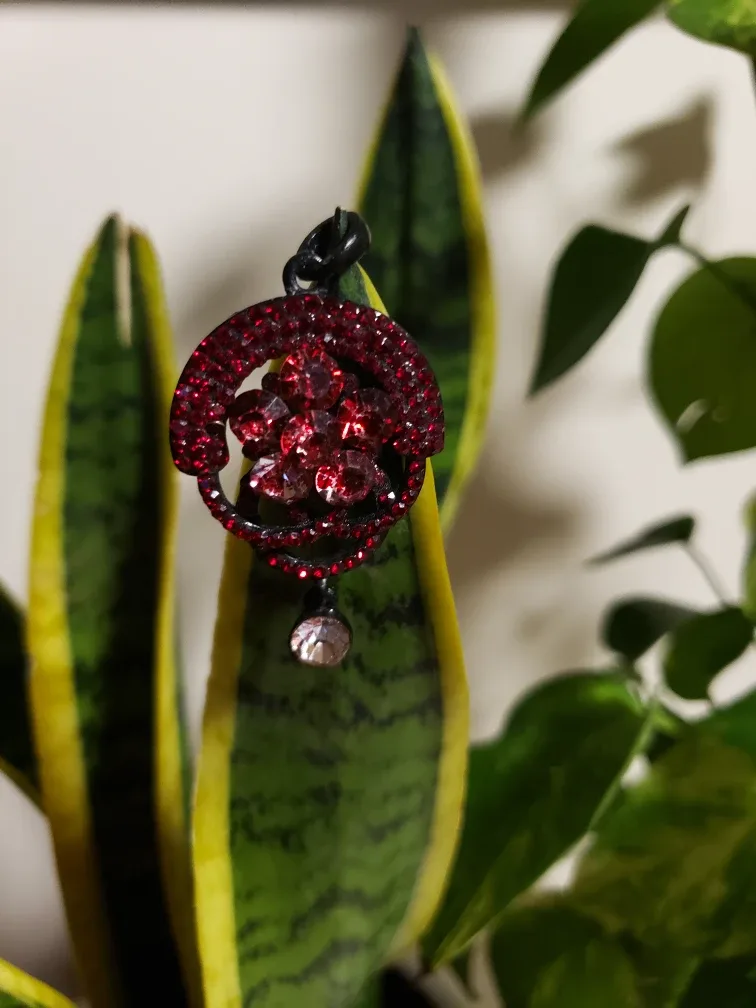 beautiful Red Crystal Pendant image indicator(3)