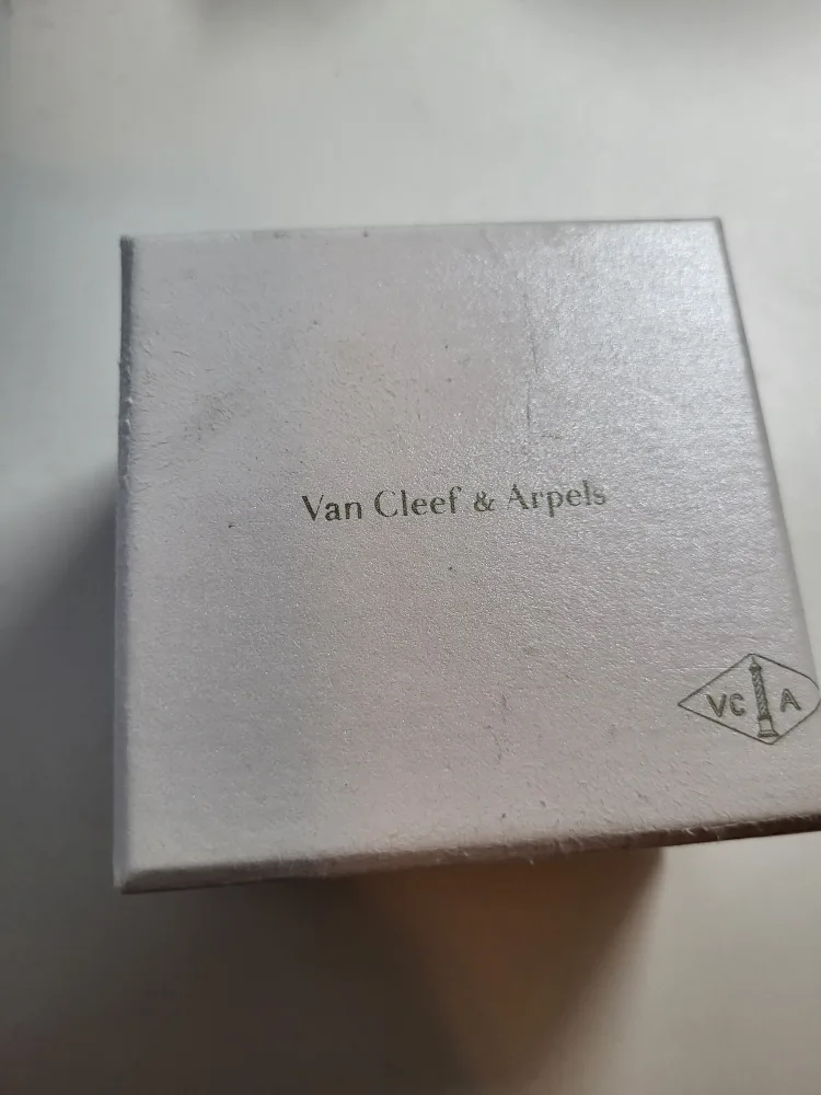 Authentic Van Cleef & Arpels Sweet Alhambra Bracelet image indicator(6)