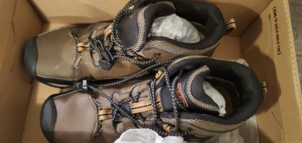 Winter Shoes! Size: Us 5 image indicator(2)