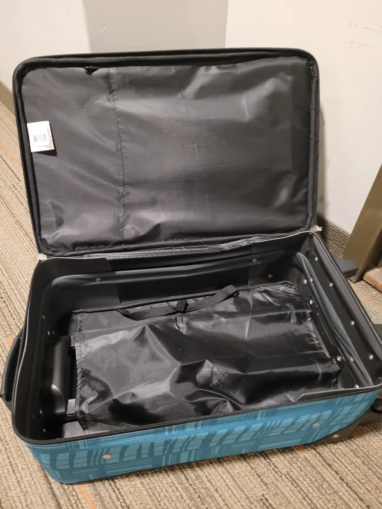 Carry-on Suitcase image indicator(3)