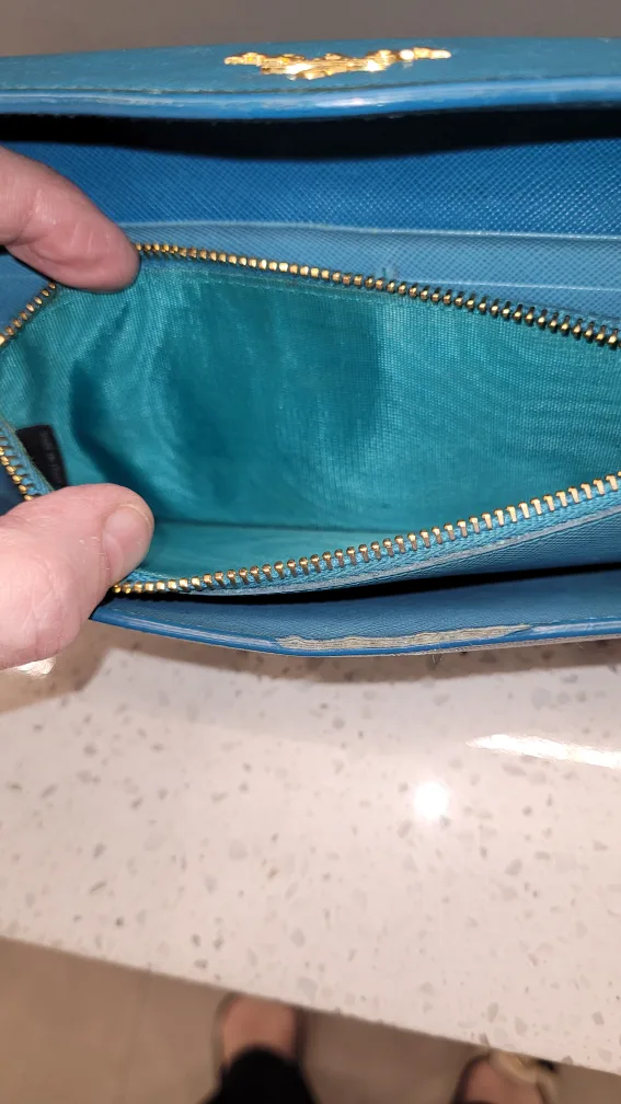 Prada Wallet image indicator(10)