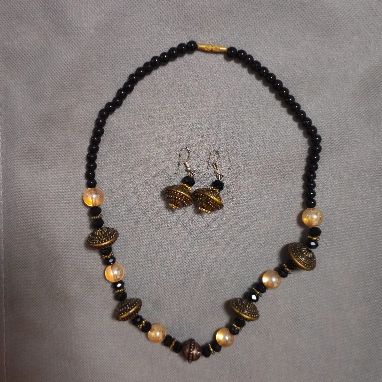 Black Beaded Necklace and Earrings Set image indicator(2)
