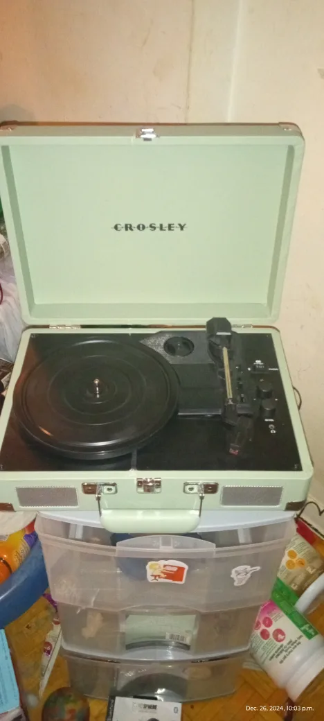 Crosley Cruiser Portable Turntable image indicator(2)