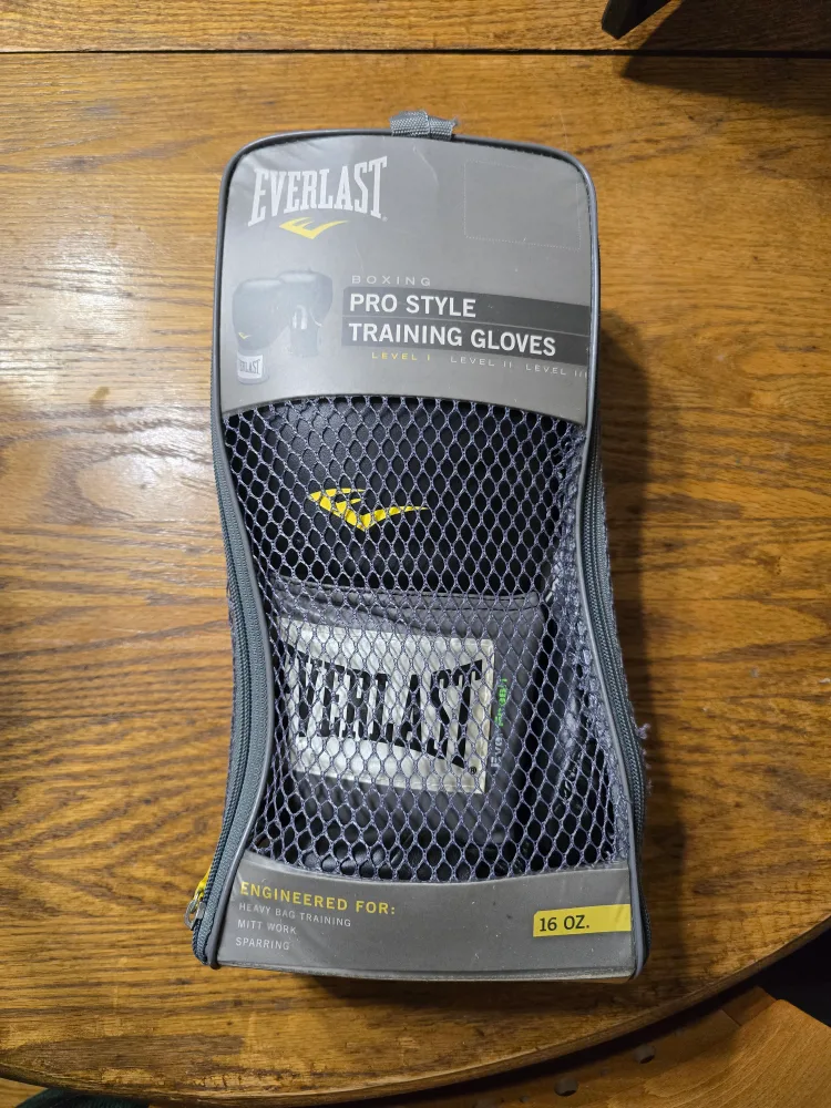 Everlast Pro Style Training Gloves 16 oz thumbnail