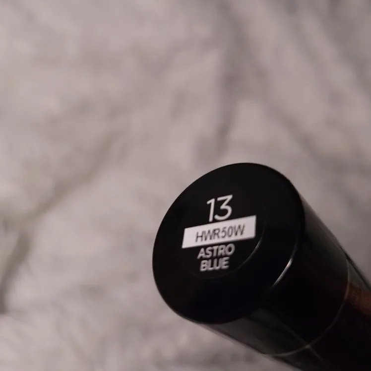 Makeup: L'Oreal Galaxy Stick Highlighter image indicator(3)