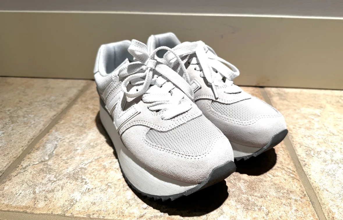 Women’s New Balance 574+ (size 7) White image indicator(2)