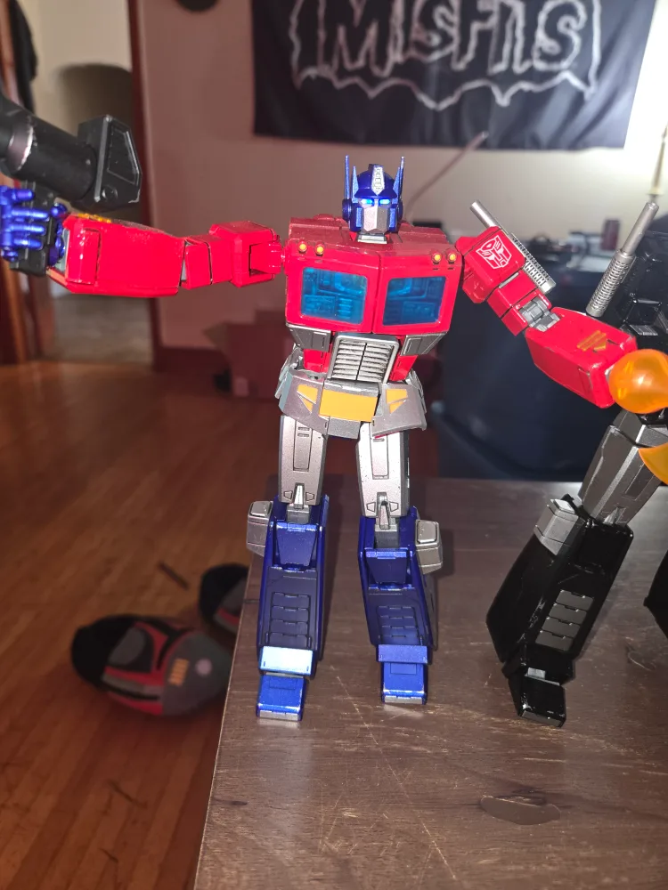 Yolopark Optimus Prime, Nemesis Prime, Megatron and Starscream image indicator(2)