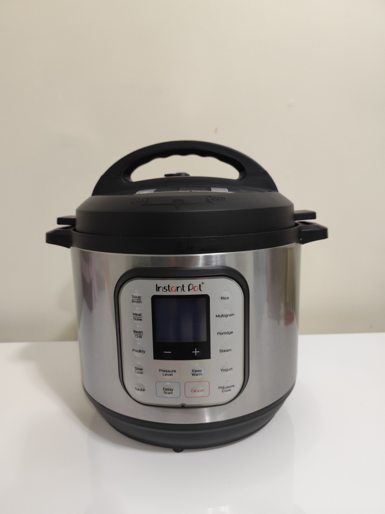 Instant Pot Electric Pressure Cooker 8 quarts