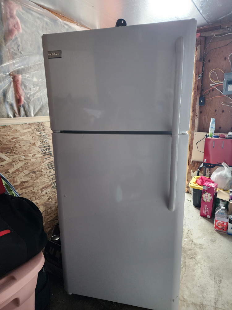 Frigidaire Top Mount Refrigerator - photo 2