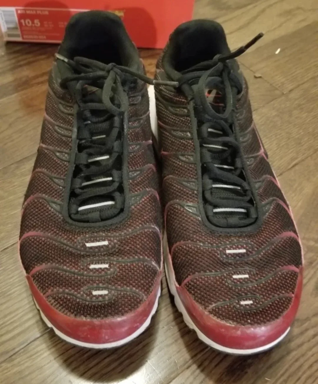 Nike Air Max Plus image indicator(2)